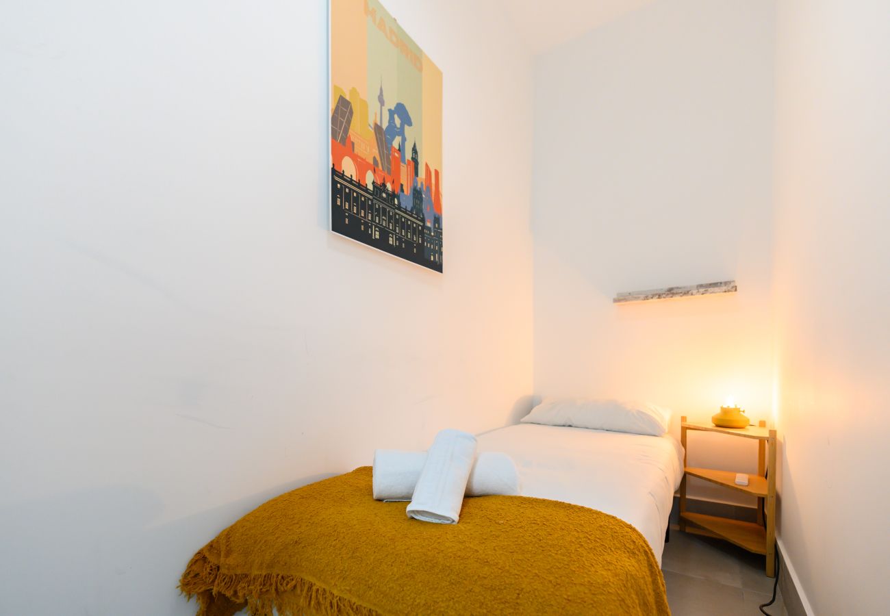 Apartment in Madrid - M (ROB20E) Acogedor piso en Puente de Vallecas