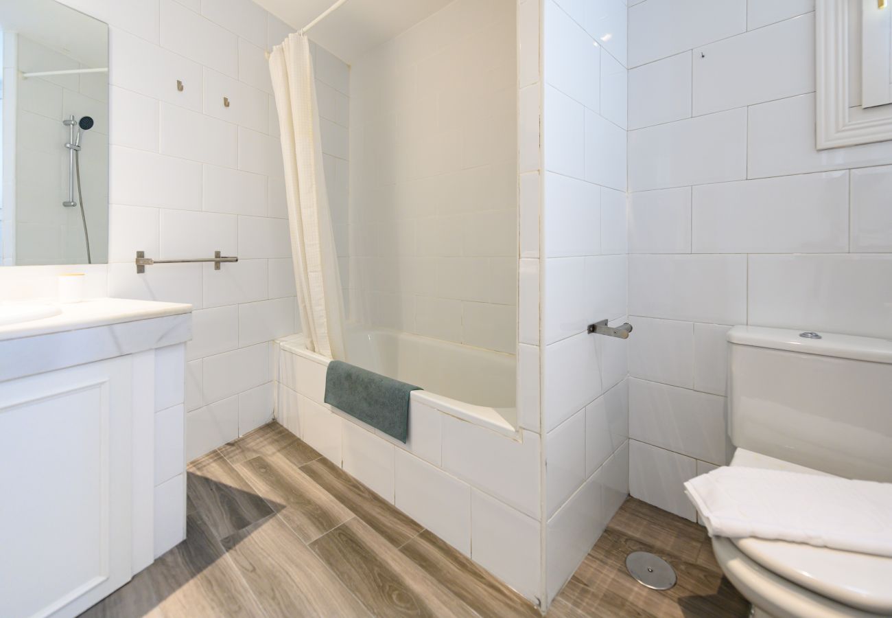 Apartment in Madrid - M (FER55D) Amplio piso 3 dormitorios en Moncloa