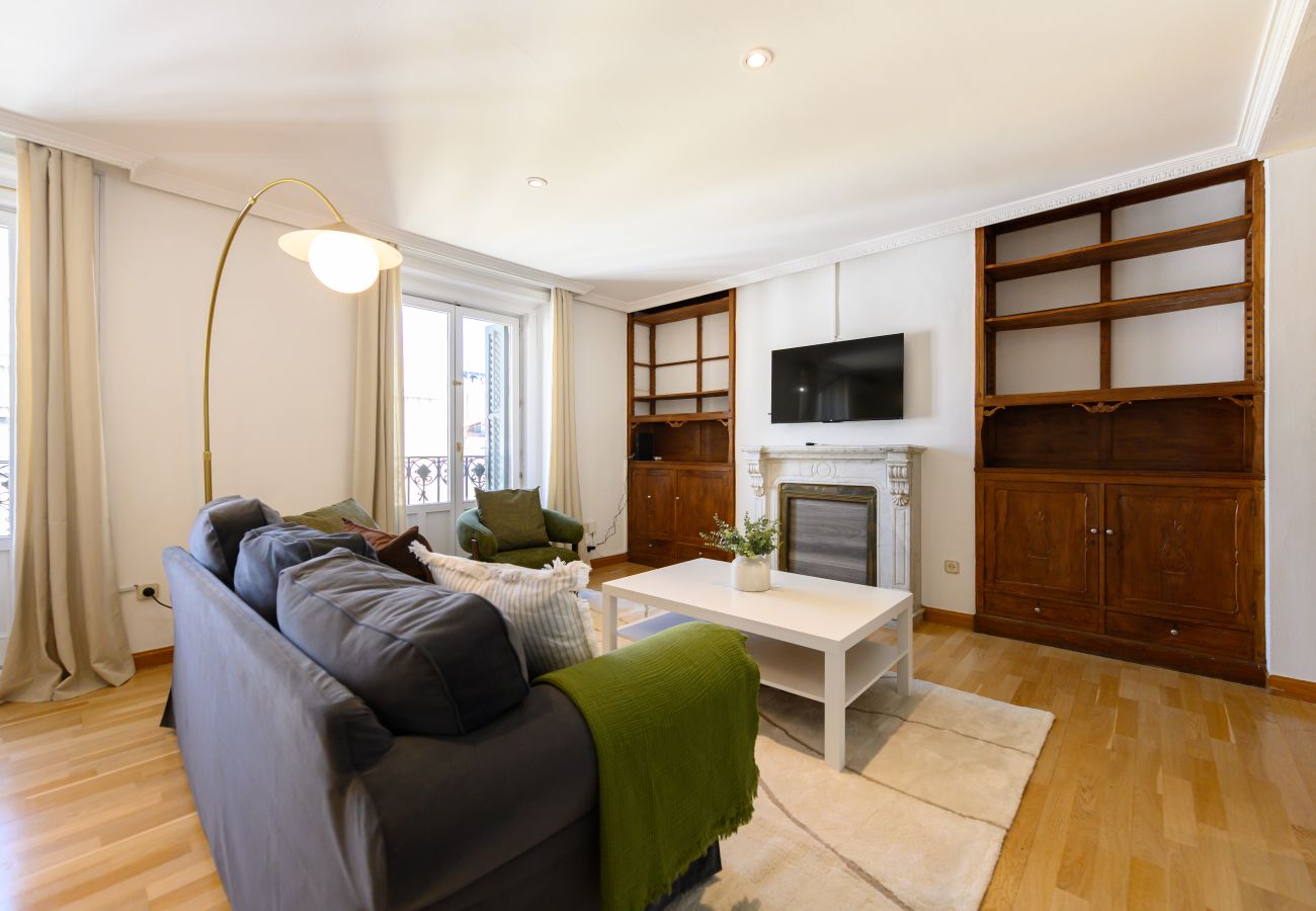 Apartment in Madrid - M (FER55D) Amplio piso 3 dormitorios en Moncloa