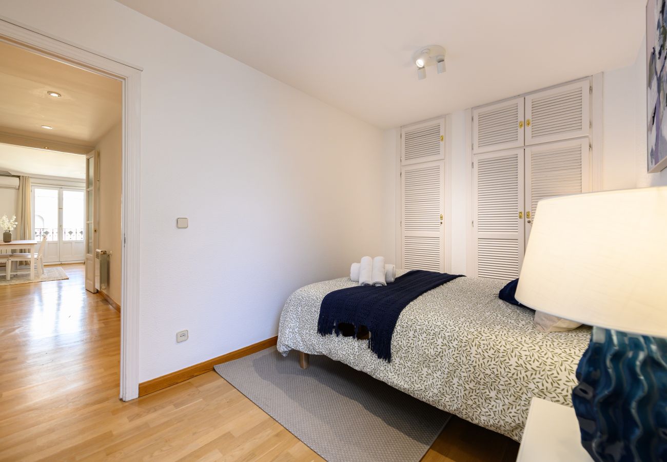 Apartment in Madrid - M (FER55D) Amplio piso 3 dormitorios en Moncloa