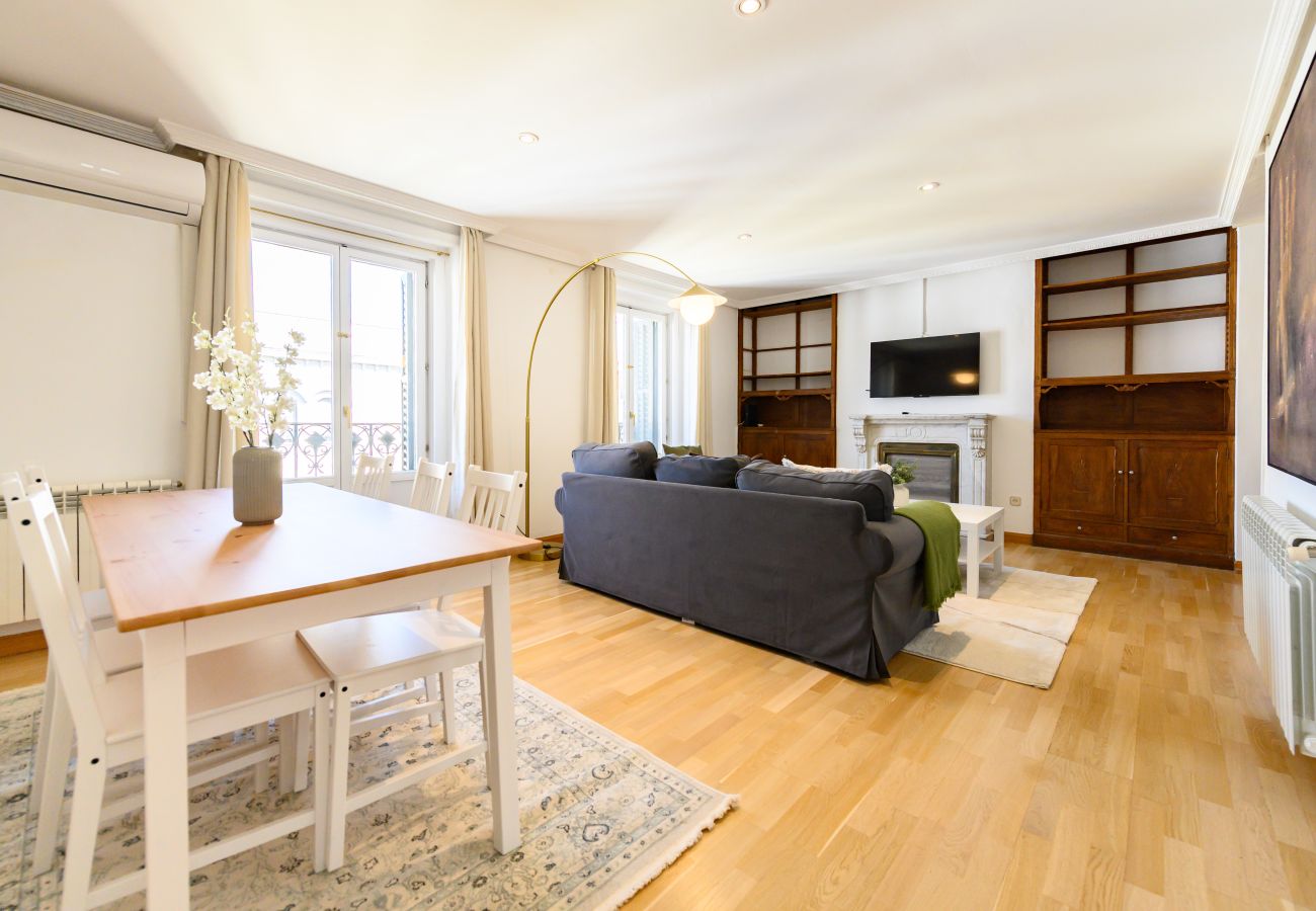 Apartment in Madrid - M (FER55D) Amplio piso 3 dormitorios en Moncloa