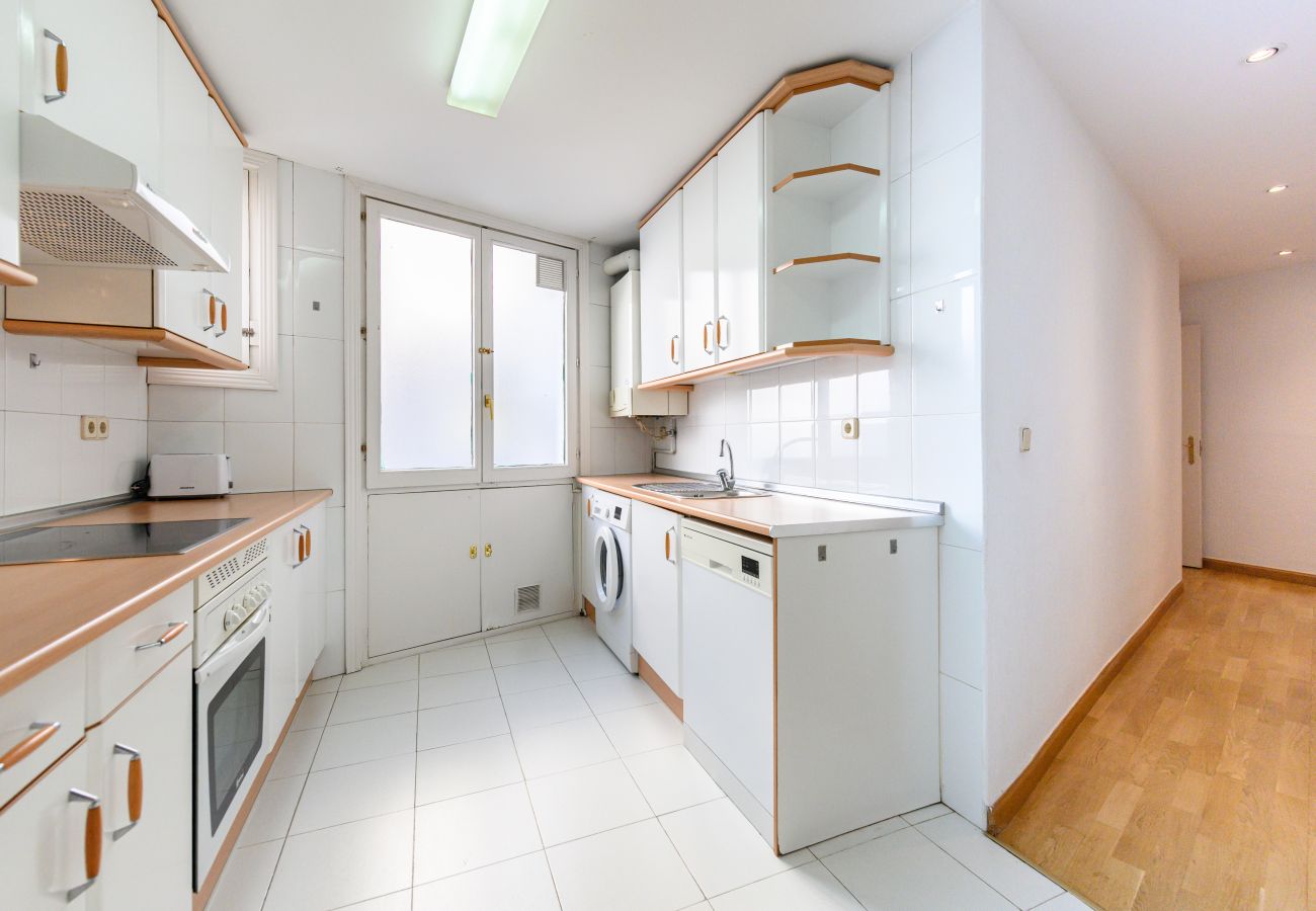 Apartment in Madrid - M (FER55D) Amplio piso 3 dormitorios en Moncloa