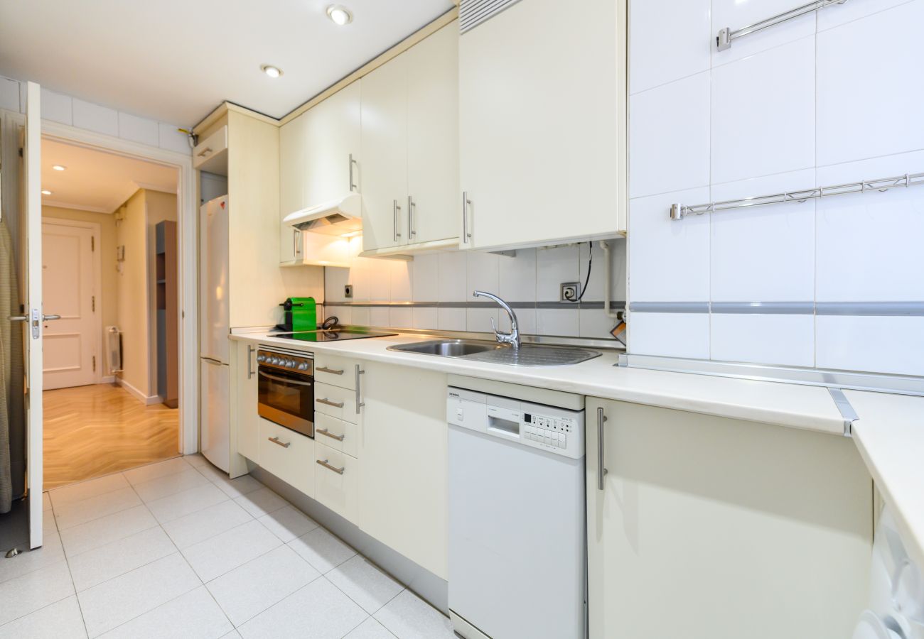Apartment in Madrid - M (TAM82D) Amplio piso de 2 dormitorios en Madrid