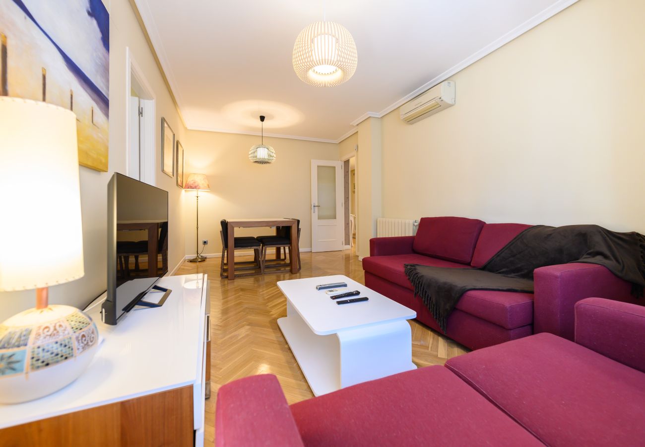 Apartment in Madrid - M (TAM82D) Amplio piso de 2 dormitorios en Madrid