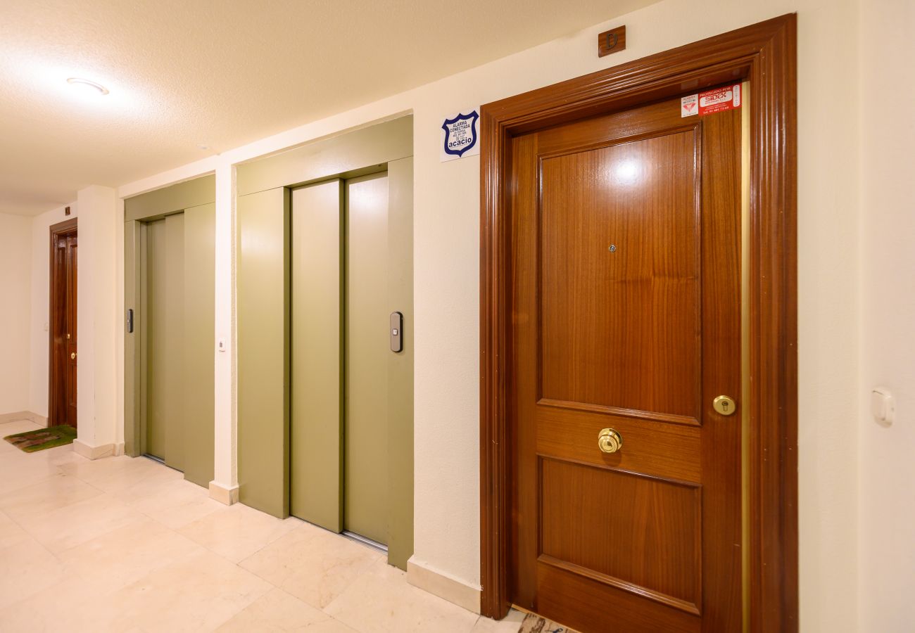 Apartment in Madrid - M (TAM82D) Amplio piso de 2 dormitorios en Madrid