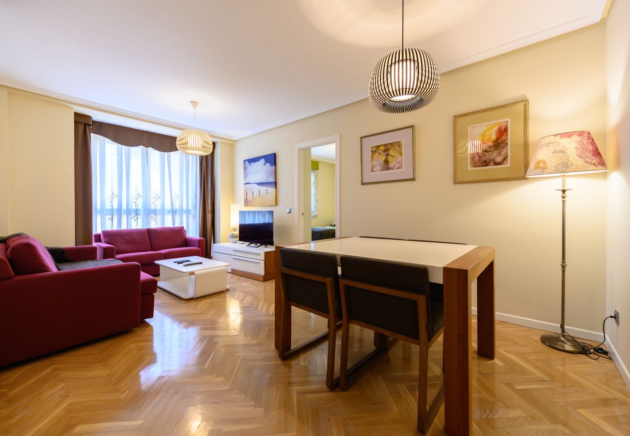 Apartment in Madrid - M (TAM82D) Amplio piso de 2 dormitorios en Madrid