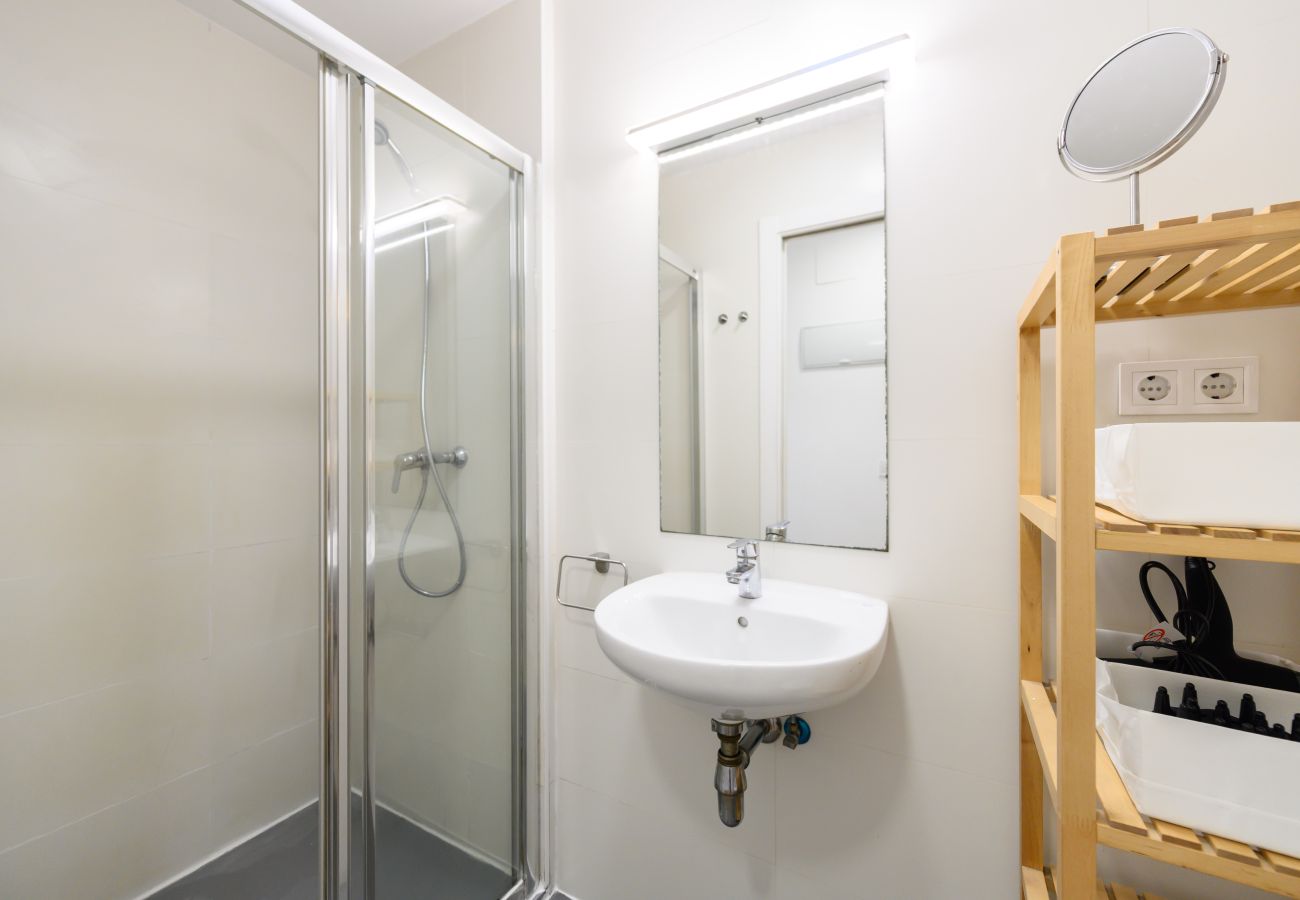 Apartment in Madrid - M (FOV160IIA) Piso de 1 dormitorio en Chamartín