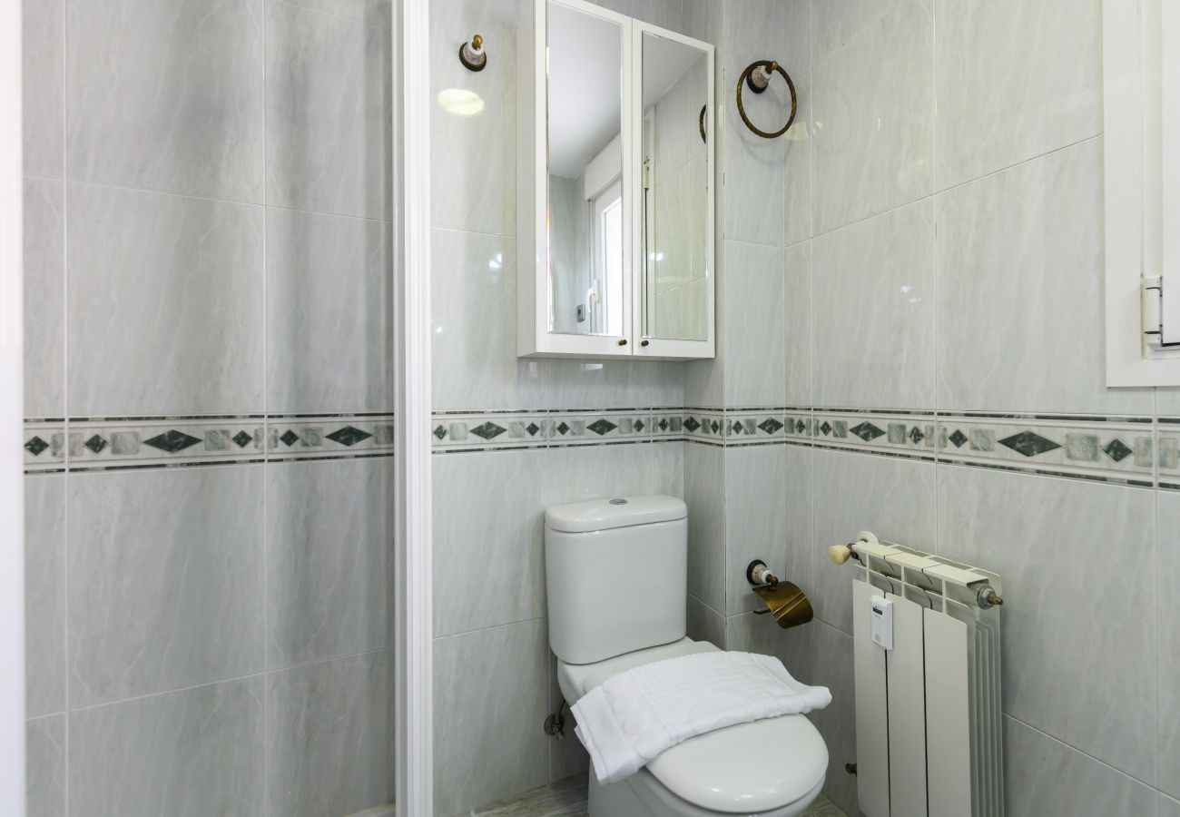 Apartment in Madrid - M (SVI166B) Amplio y luminoso piso de 3 dormitorio