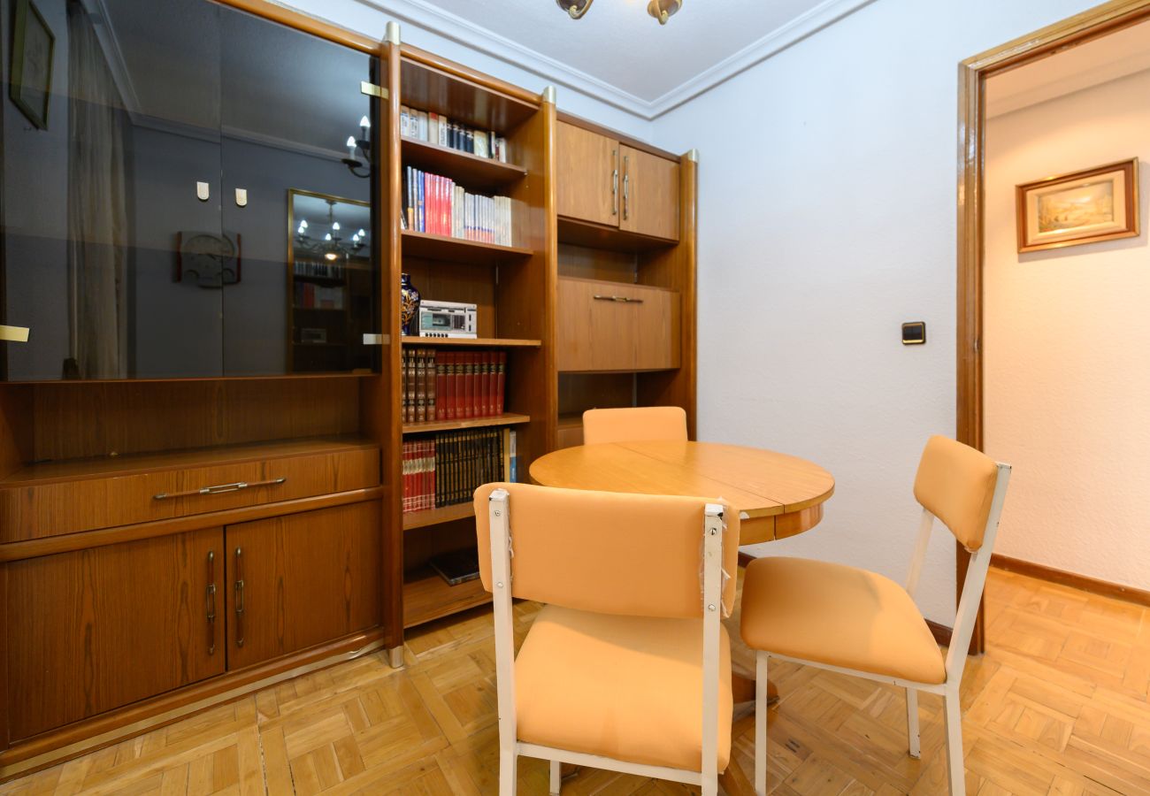 Apartment in Madrid - M (SVI166B) Amplio y luminoso piso de 3 dormitorio