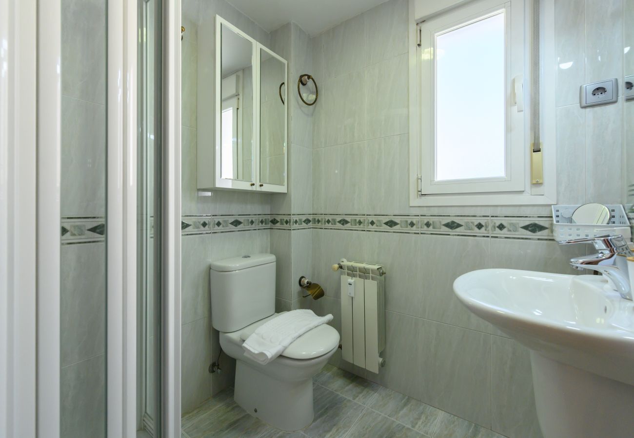 Apartment in Madrid - M (SVI166B) Amplio y luminoso piso de 3 dormitorio