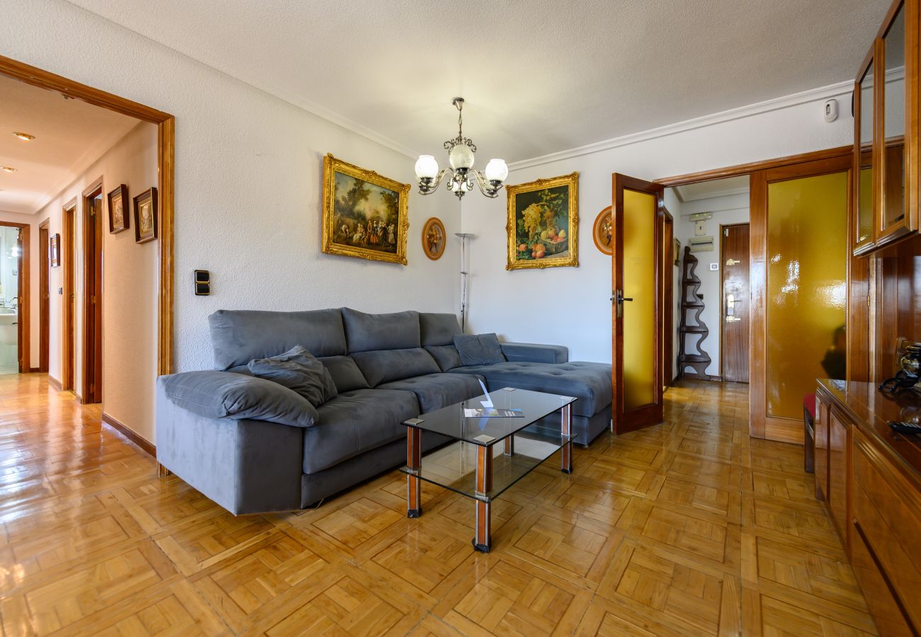 Apartment in Madrid - M (SVI166B) Amplio y luminoso piso de 3 dormitorio