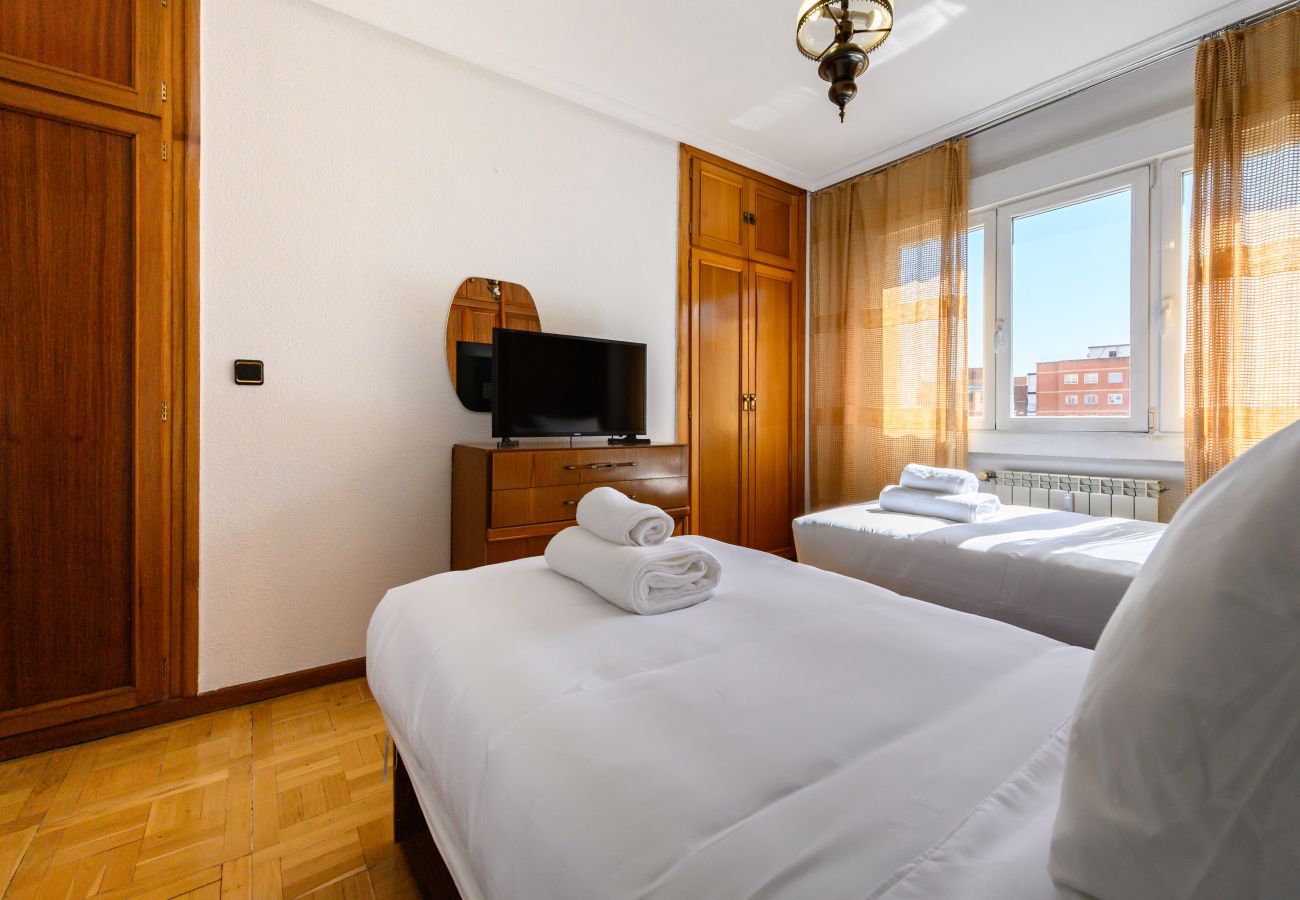 Apartment in Madrid - M (SVI166B) Amplio y luminoso piso de 3 dormitorio