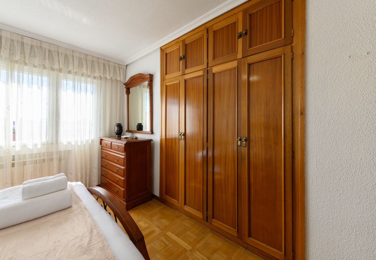 Apartment in Madrid - M (SVI166B) Amplio y luminoso piso de 3 dormitorio