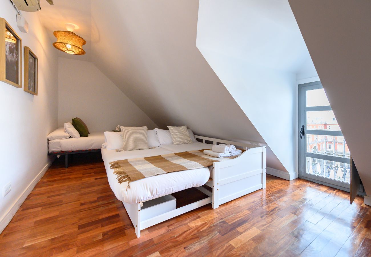 Apartment in Madrid - M (TOL241) Espectacular Piso en la Plaza Mayor