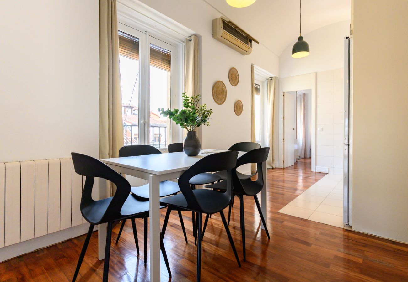 Apartment in Madrid - M (TOL241) Espectacular Piso en la Plaza Mayor