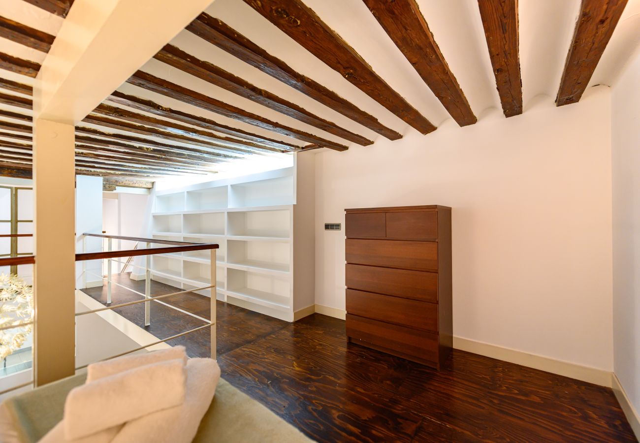 Apartment in Madrid - M (ESA121ID) Amplio Dúplex en el centro de Madrid