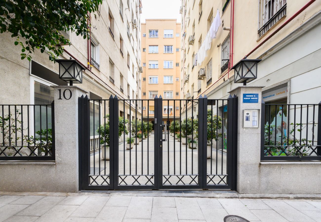 Apartment in Madrid - M (DDS1014) Piso de 2 dormitorios en Goya, Barrio