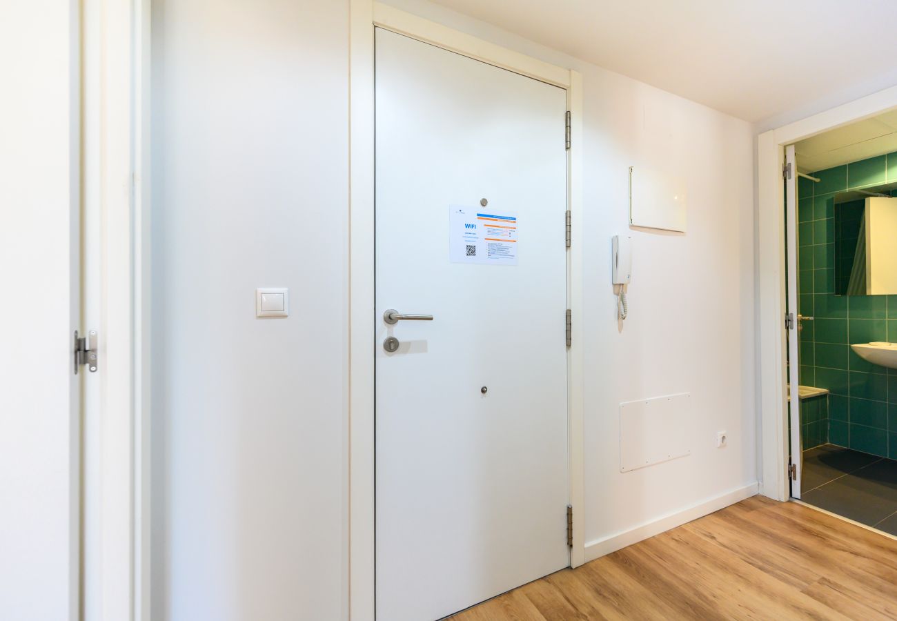 Apartment in Madrid - M (SAQU312C) Amplio piso de 1 dormitorio en Tetuán