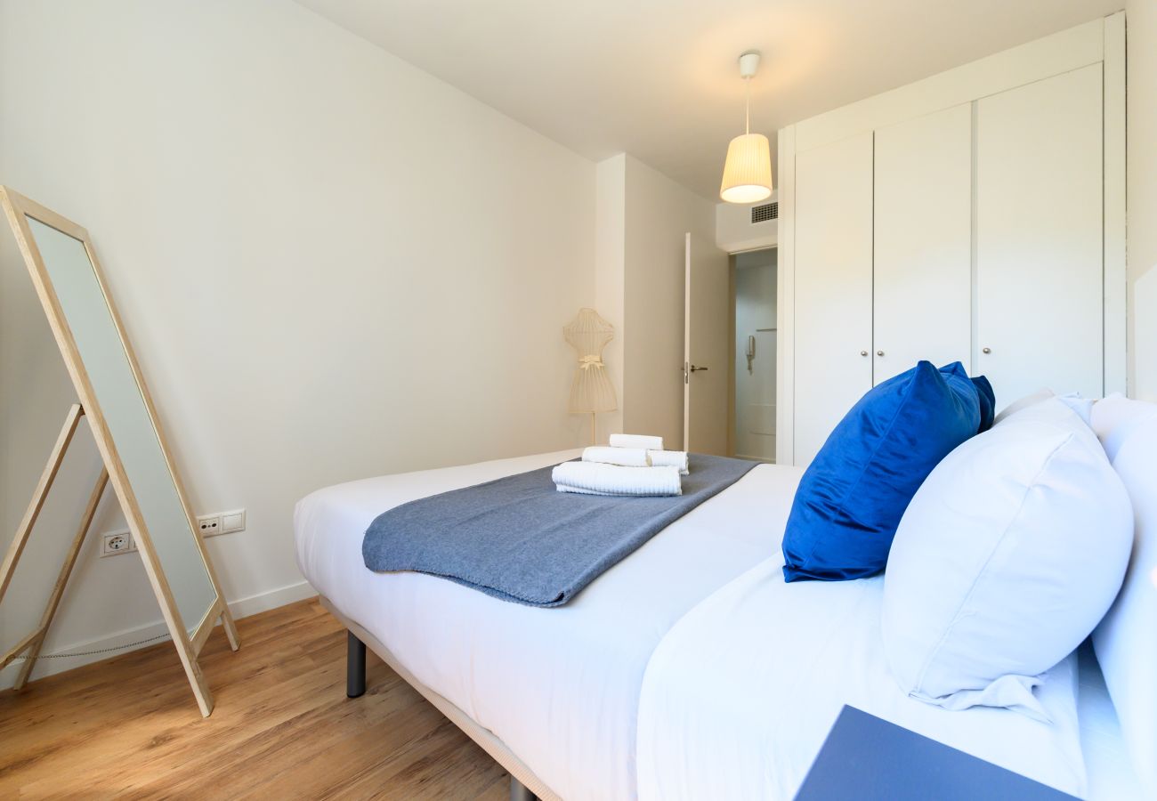 Apartment in Madrid - M (SAQU312C) Amplio piso de 1 dormitorio en Tetuán