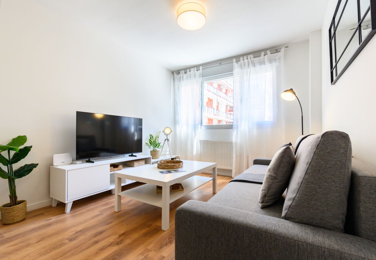 Apartment in Madrid - M (SAQU312C) Amplio piso de 1 dormitorio en Tetuán