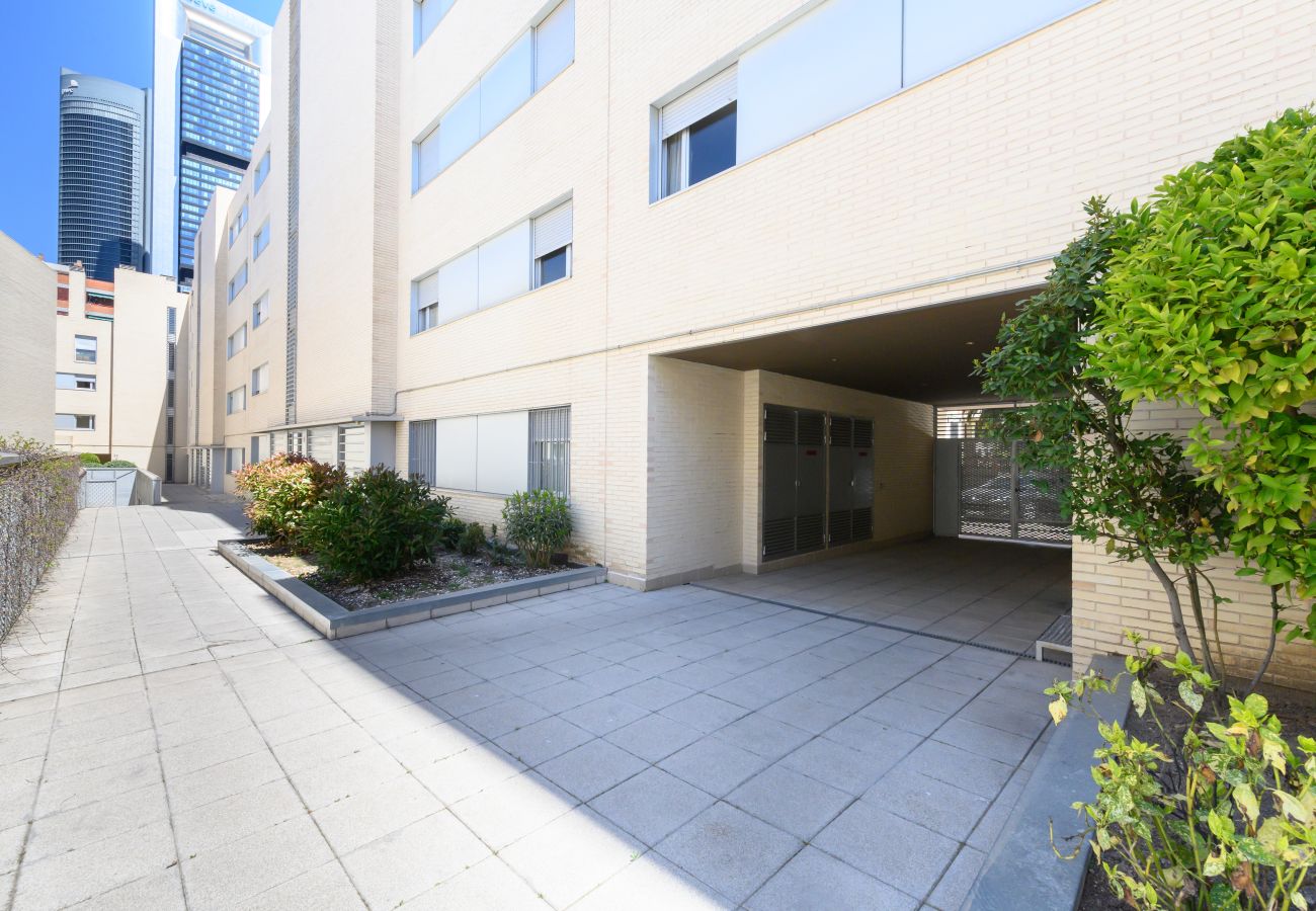 Apartment in Madrid - M (SAQU312C) Amplio piso de 1 dormitorio en Tetuán