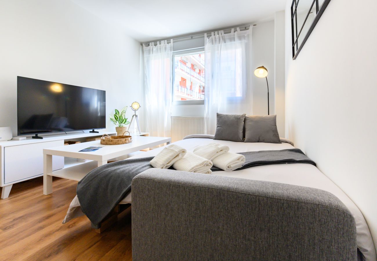 Apartment in Madrid - M (SAQU312C) Amplio piso de 1 dormitorio en Tetuán