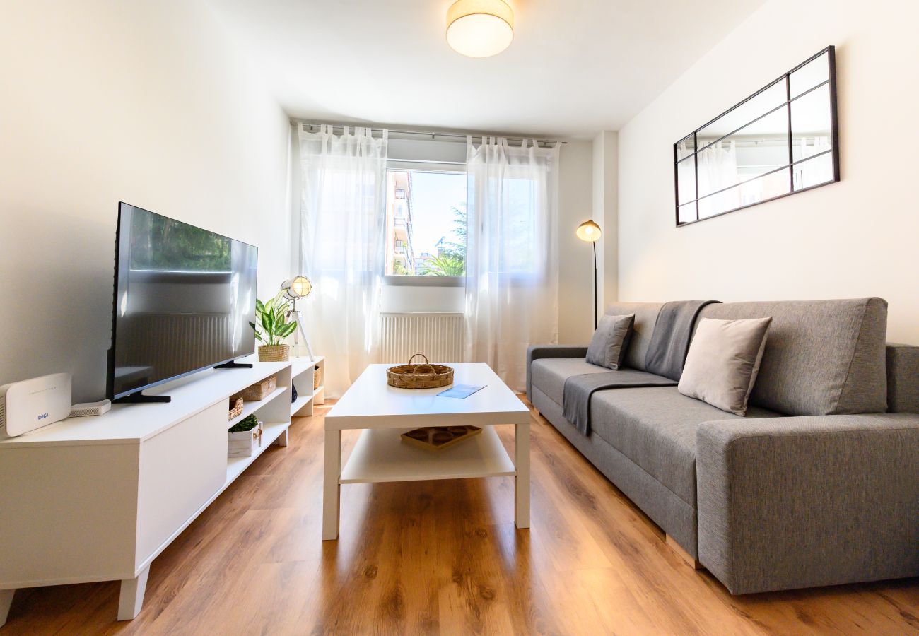 Apartment in Madrid - M (SAQU312C) Amplio piso de 1 dormitorio en Tetuán