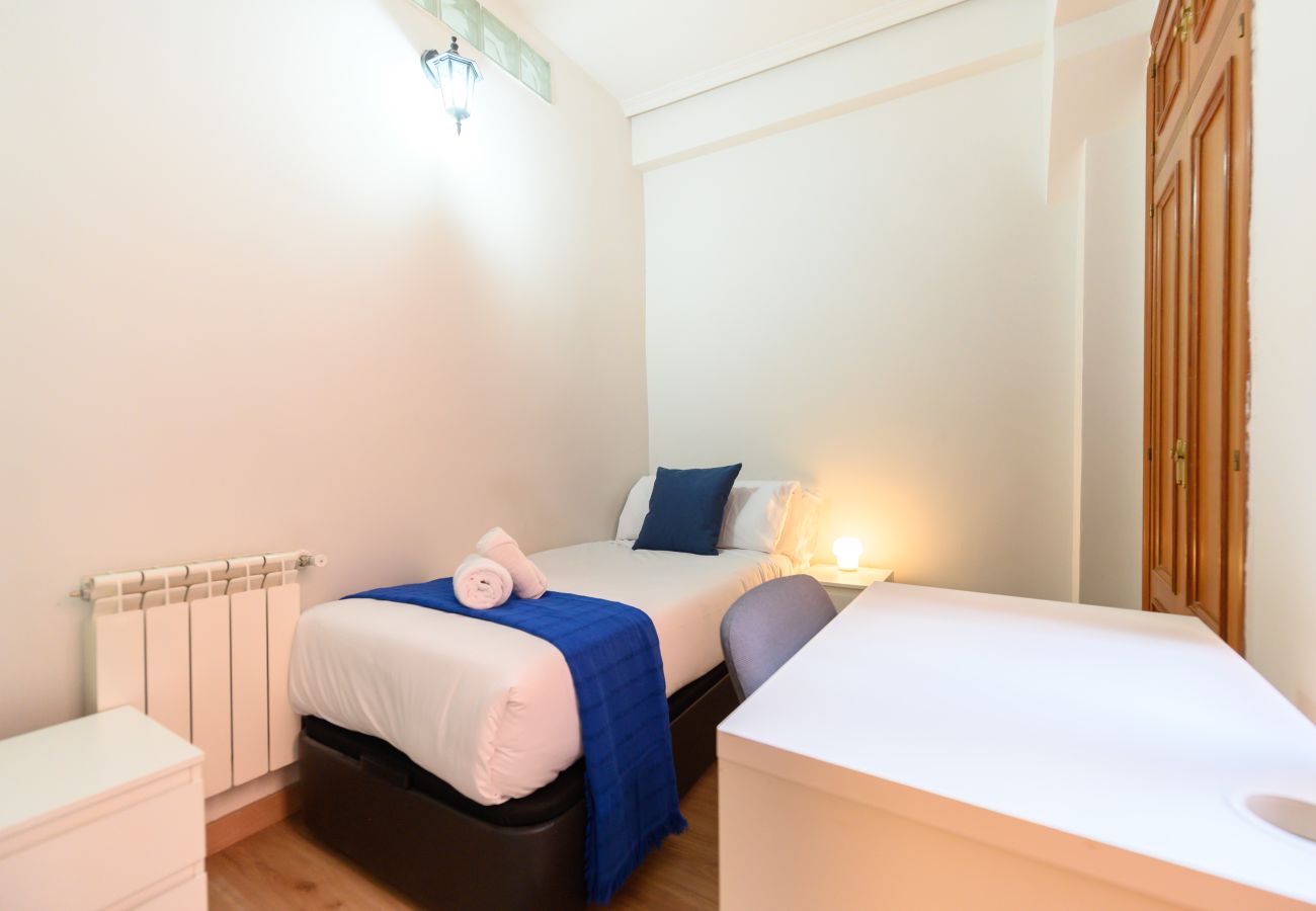 Apartment in Madrid - M (ADU151A) Piso 2 dormitorios en Sol, Centro de M