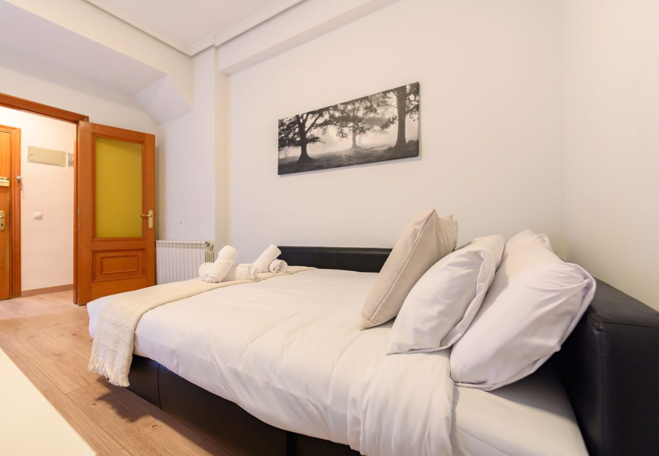 Apartment in Madrid - M (ADU151A) Piso 2 dormitorios en Sol, Centro de M