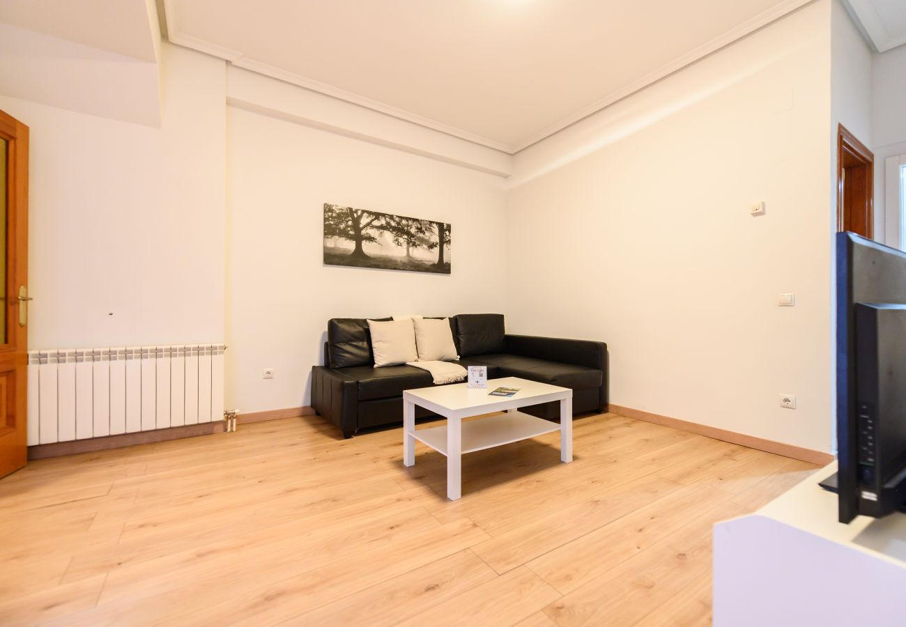 Apartment in Madrid - M (ADU151A) Piso 2 dormitorios en Sol, Centro de M