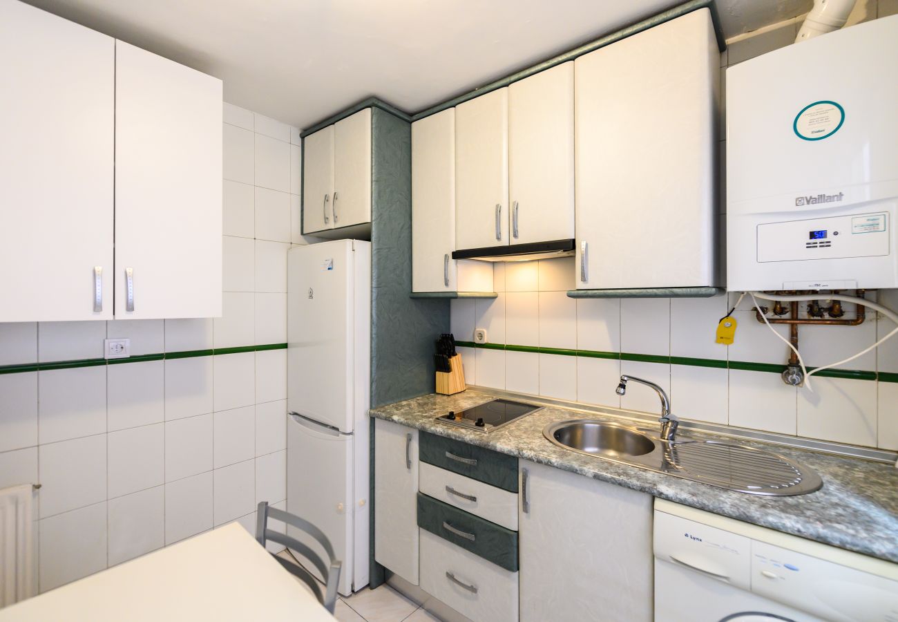 Apartment in Madrid - M (ADU151A) Piso 2 dormitorios en Sol, Centro de M