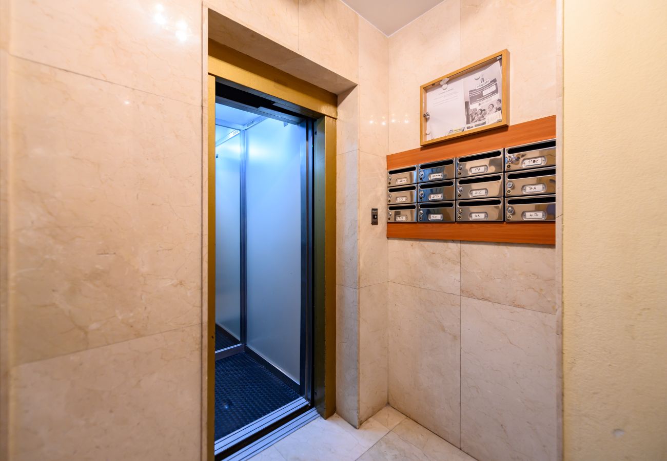 Apartment in Madrid - M (ADU151A) Piso 2 dormitorios en Sol, Centro de M