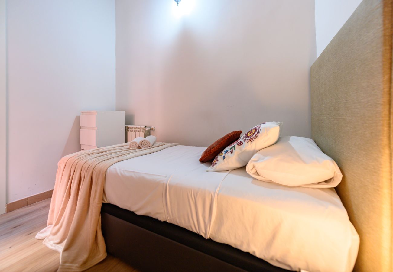 Apartment in Madrid - M (ADU151A) Piso 2 dormitorios en Sol, Centro de M