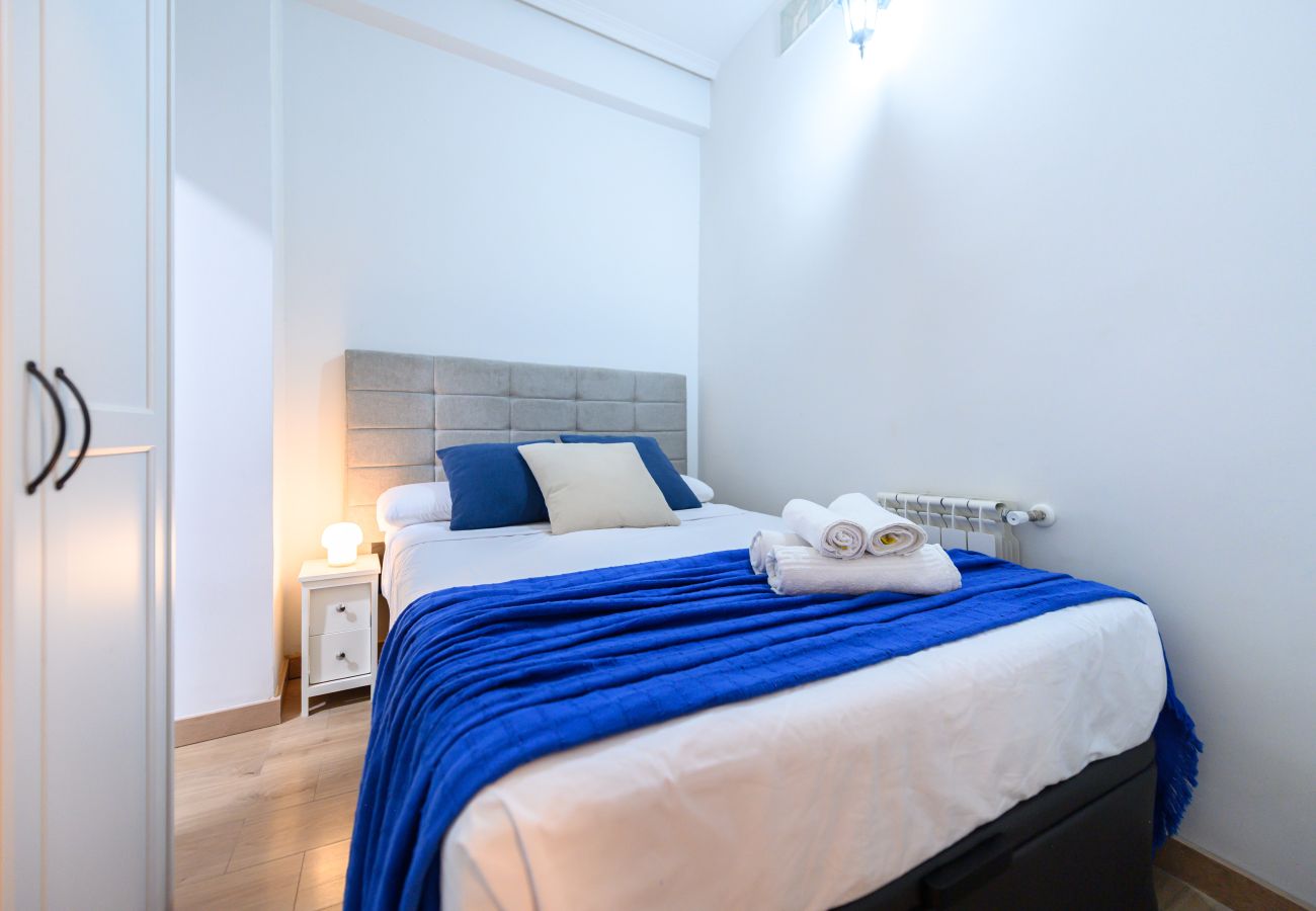 Apartment in Madrid - M (ADU151A) Piso 2 dormitorios en Sol, Centro de M