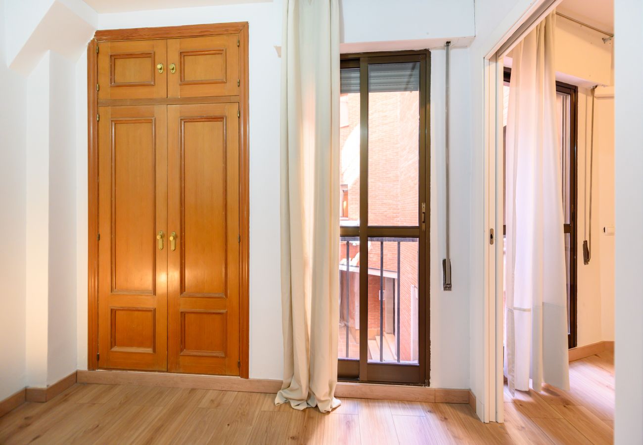 Apartment in Madrid - M (ADU151A) Piso 2 dormitorios en Sol, Centro de M