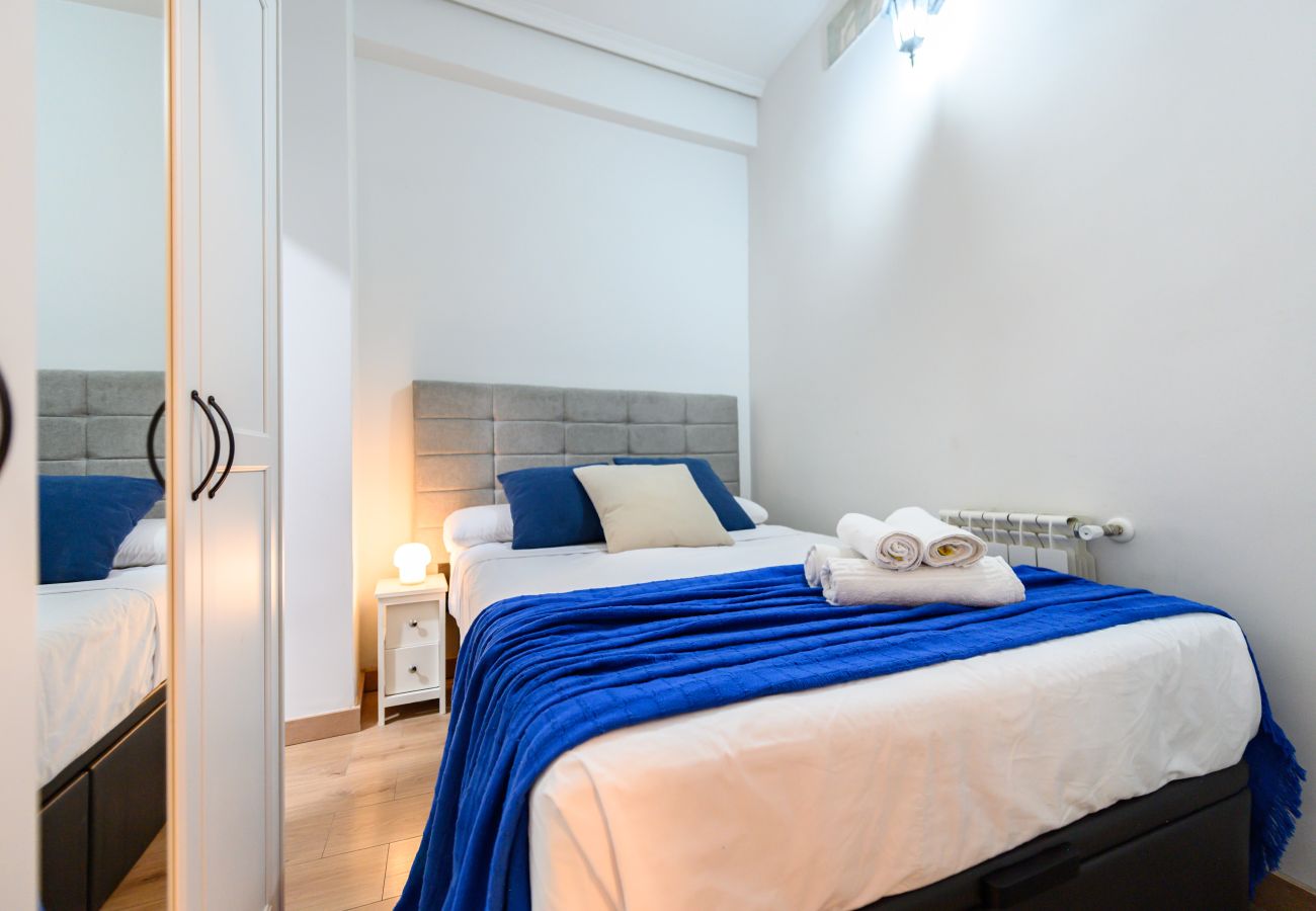 Apartment in Madrid - M (ADU151A) Piso 2 dormitorios en Sol, Centro de M