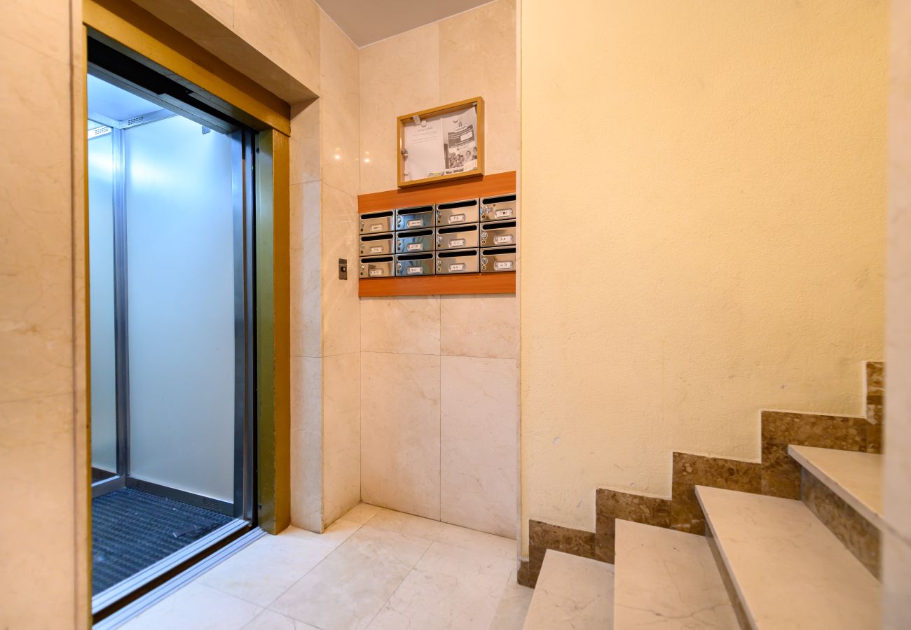 Apartment in Madrid - M (ADU151A) Piso 2 dormitorios en Sol, Centro de M