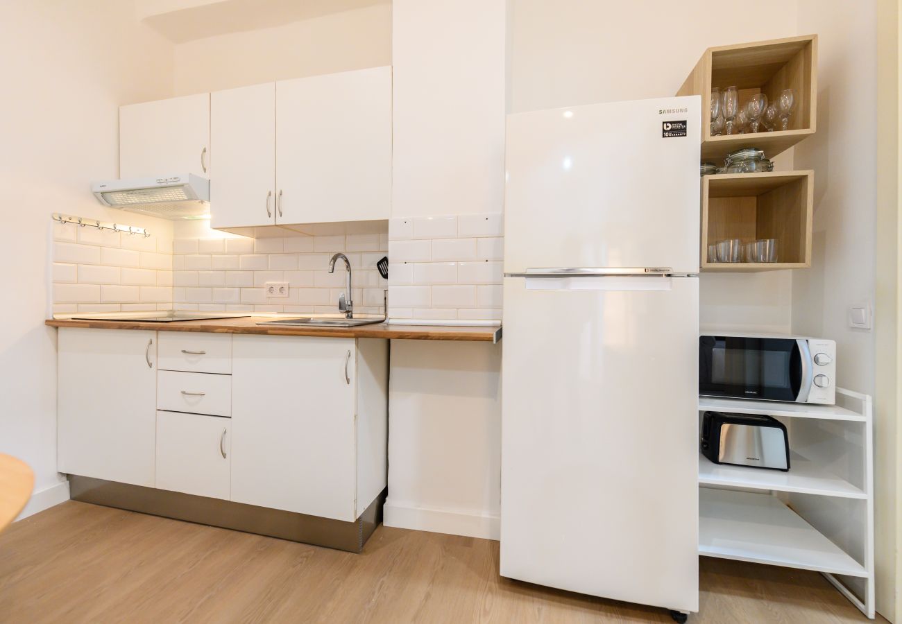 Apartment in Madrid - M (SGE680F) Piso 1 dormitorio con terraza en Tetuá