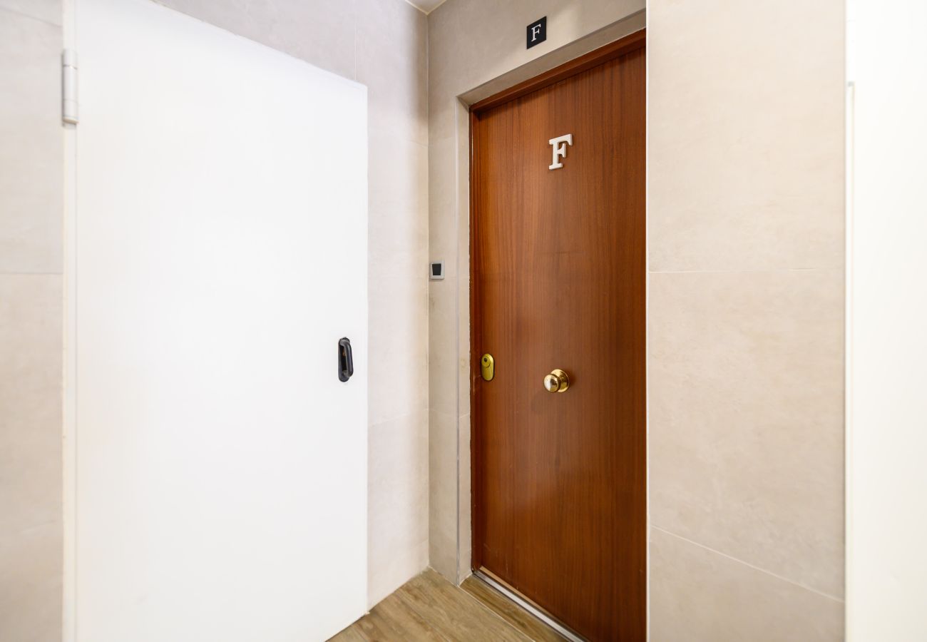 Apartment in Madrid - M (SGE680F) Piso 1 dormitorio con terraza en Tetuá