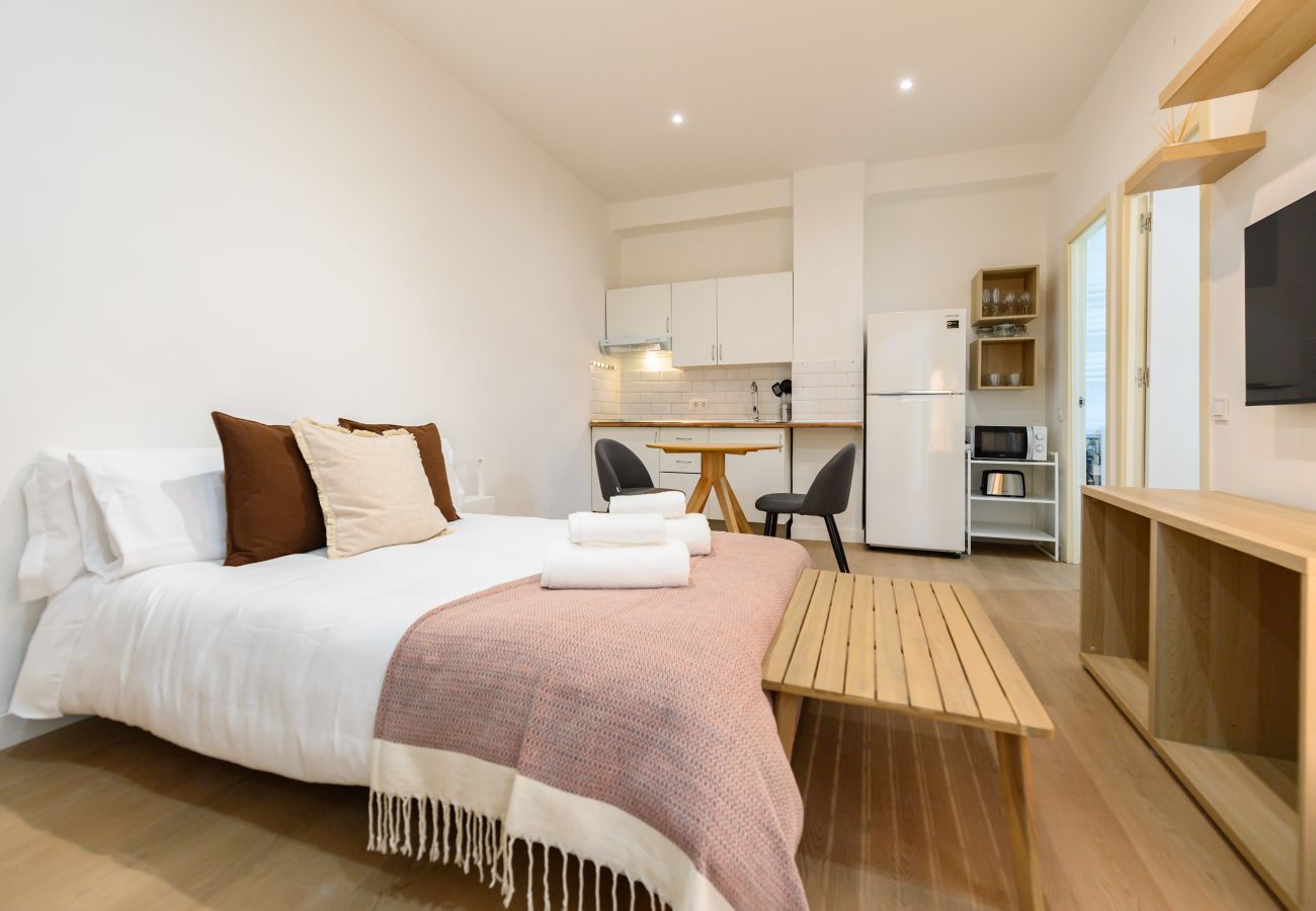 Apartment in Madrid - M (SGE680F) Piso 1 dormitorio con terraza en Tetuá