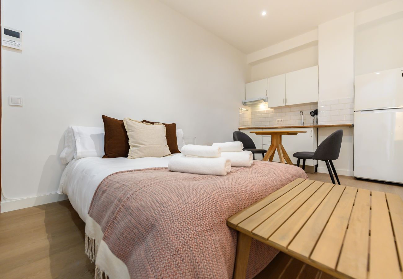 Apartment in Madrid - M (SGE680F) Piso 1 dormitorio con terraza en Tetuá