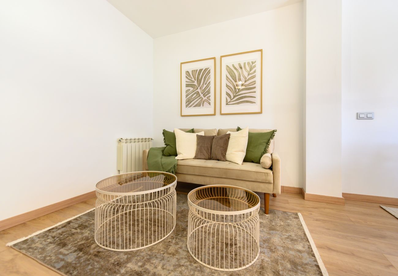 Apartment in Madrid - M (HMA121B) Amplio Piso 2 dormitorios y 2 baños