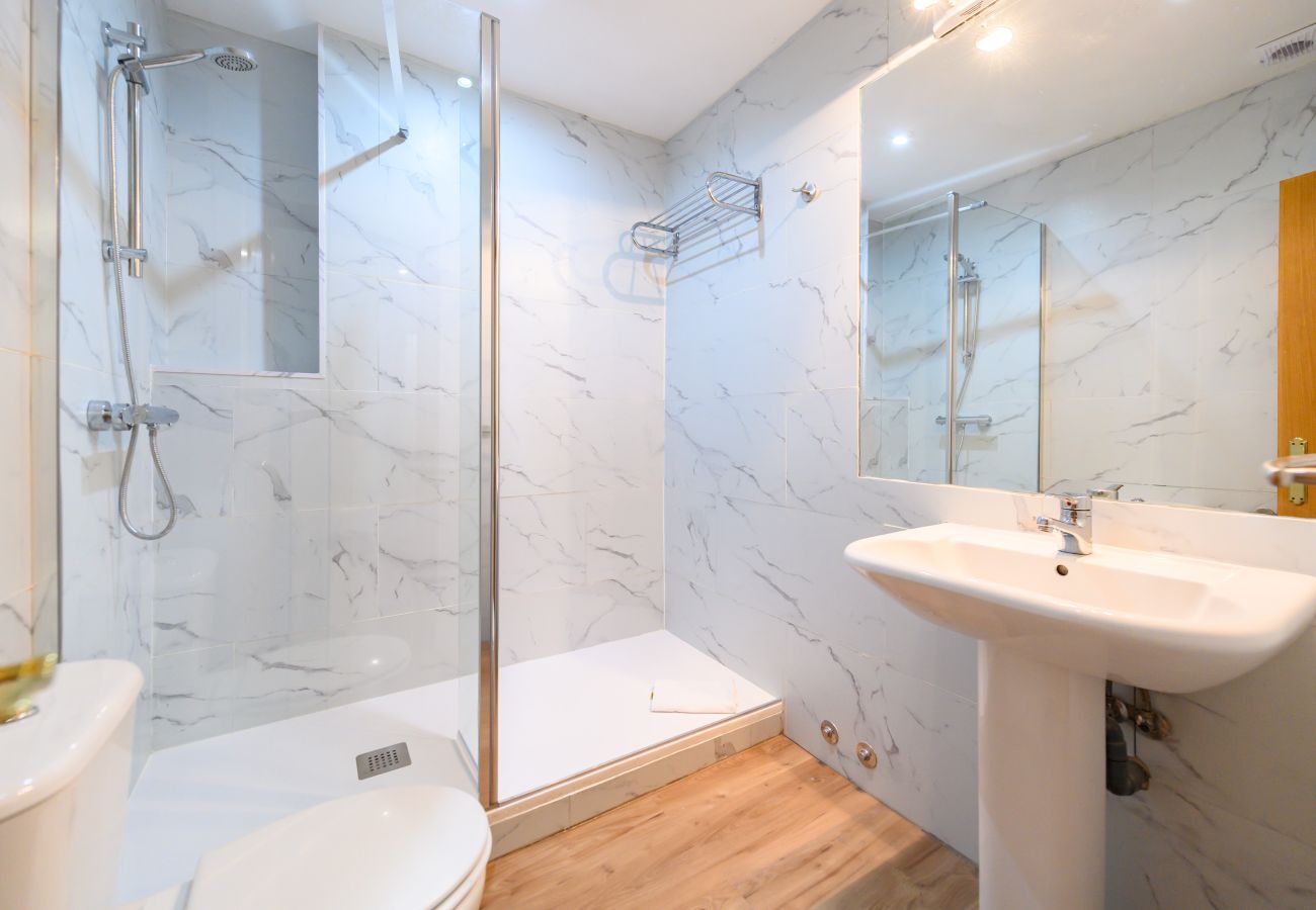 Apartment in Madrid - M (VAL203E) Piso 1 dormitorio en el Centro Madrid