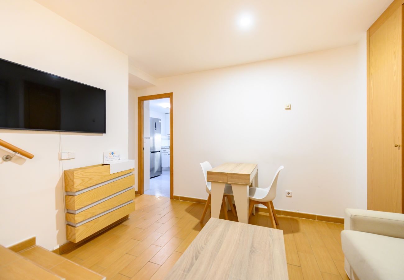 Apartment in Madrid - M (PRA10) Piso 2 dormitorios y 2 baños, Centro de
