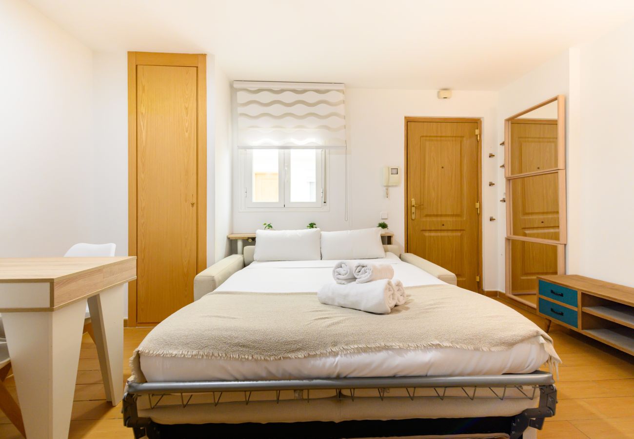 Apartment in Madrid - M (PRA10) Piso 2 dormitorios y 2 baños, Centro de