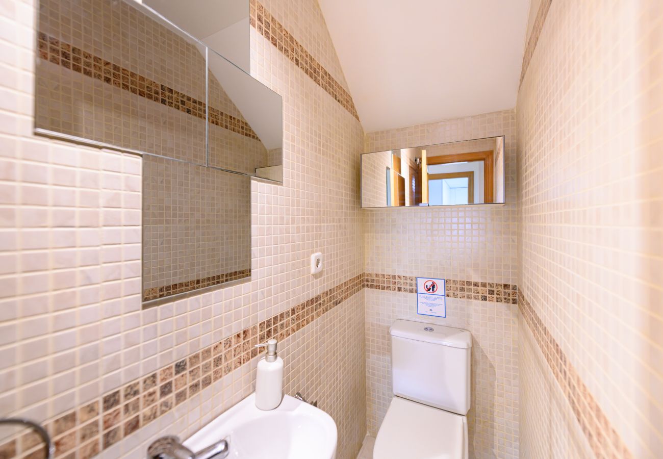 Apartment in Madrid - M (PRA10) Piso 2 dormitorios y 2 baños, Centro de