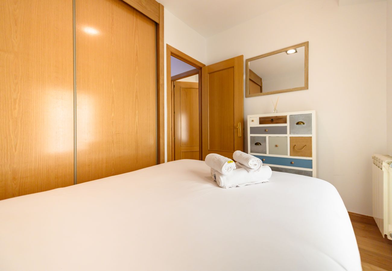 Apartment in Madrid - M (PRA10) Piso 2 dormitorios y 2 baños, Centro de