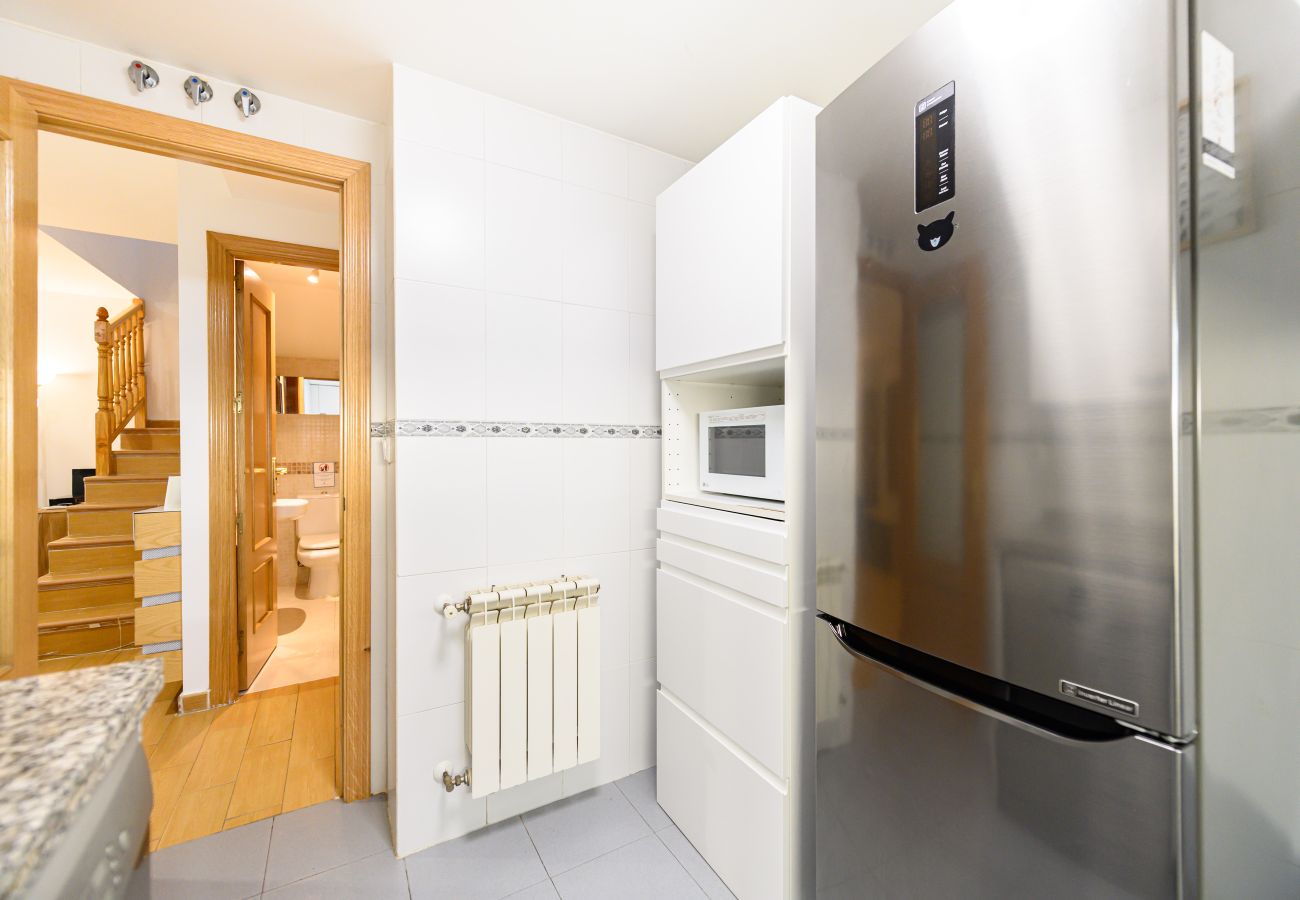 Apartment in Madrid - M (PRA10) Piso 2 dormitorios y 2 baños, Centro de