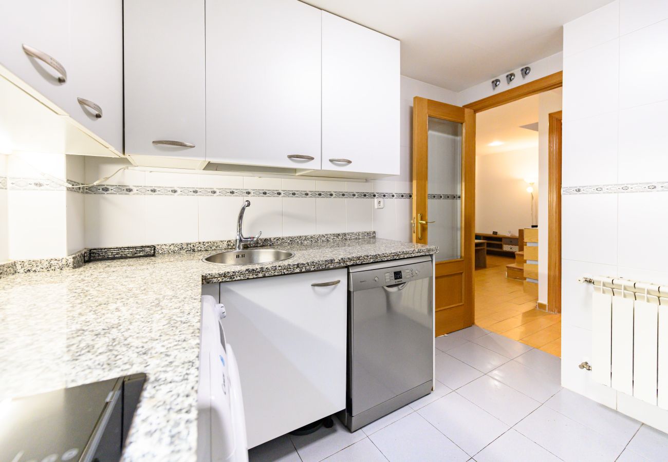 Apartment in Madrid - M (PRA10) Piso 2 dormitorios y 2 baños, Centro de