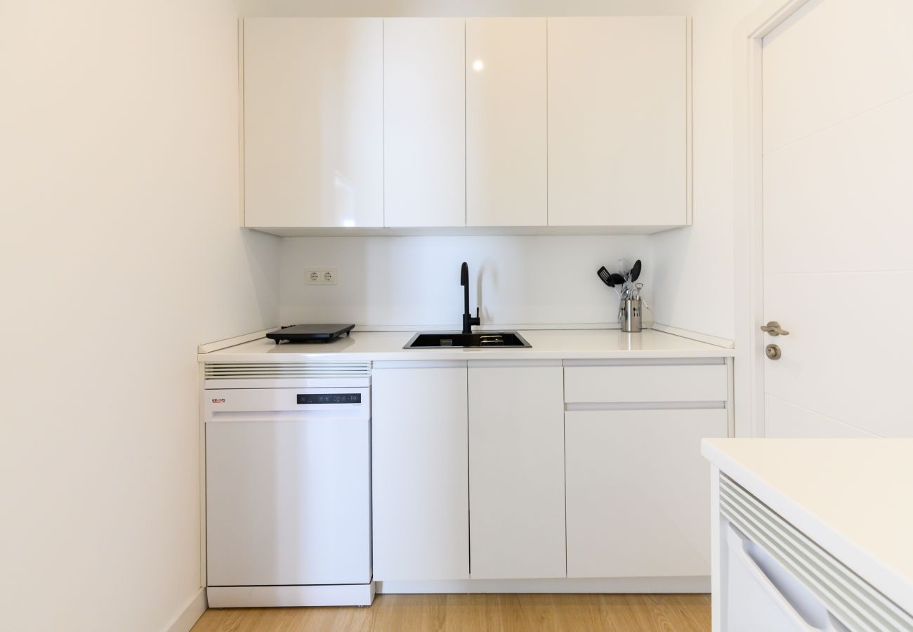 Apartment in Madrid - M (SDB1L1) Piso 1 dormitorio en Tetuán, Madrid